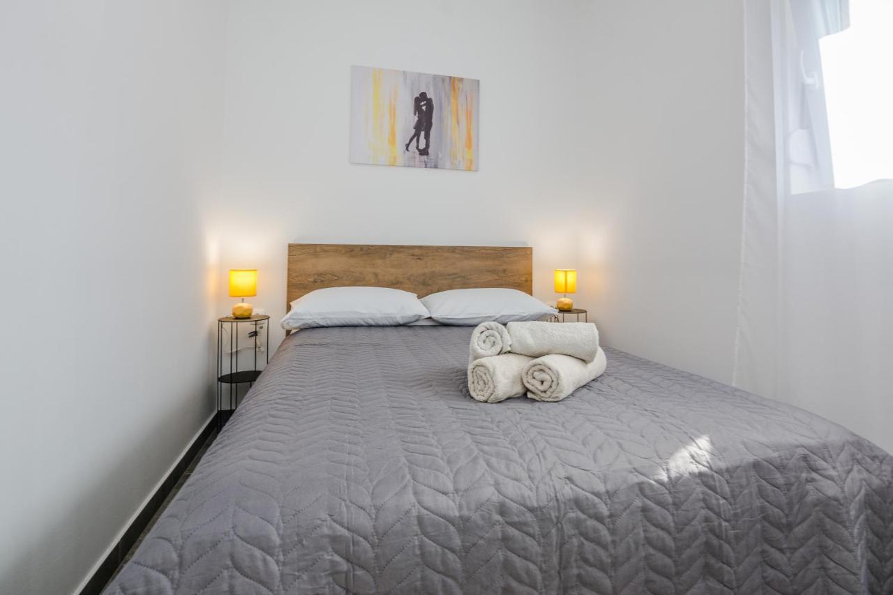 Lovely M&k In Peaceful Area - Apartman Zára