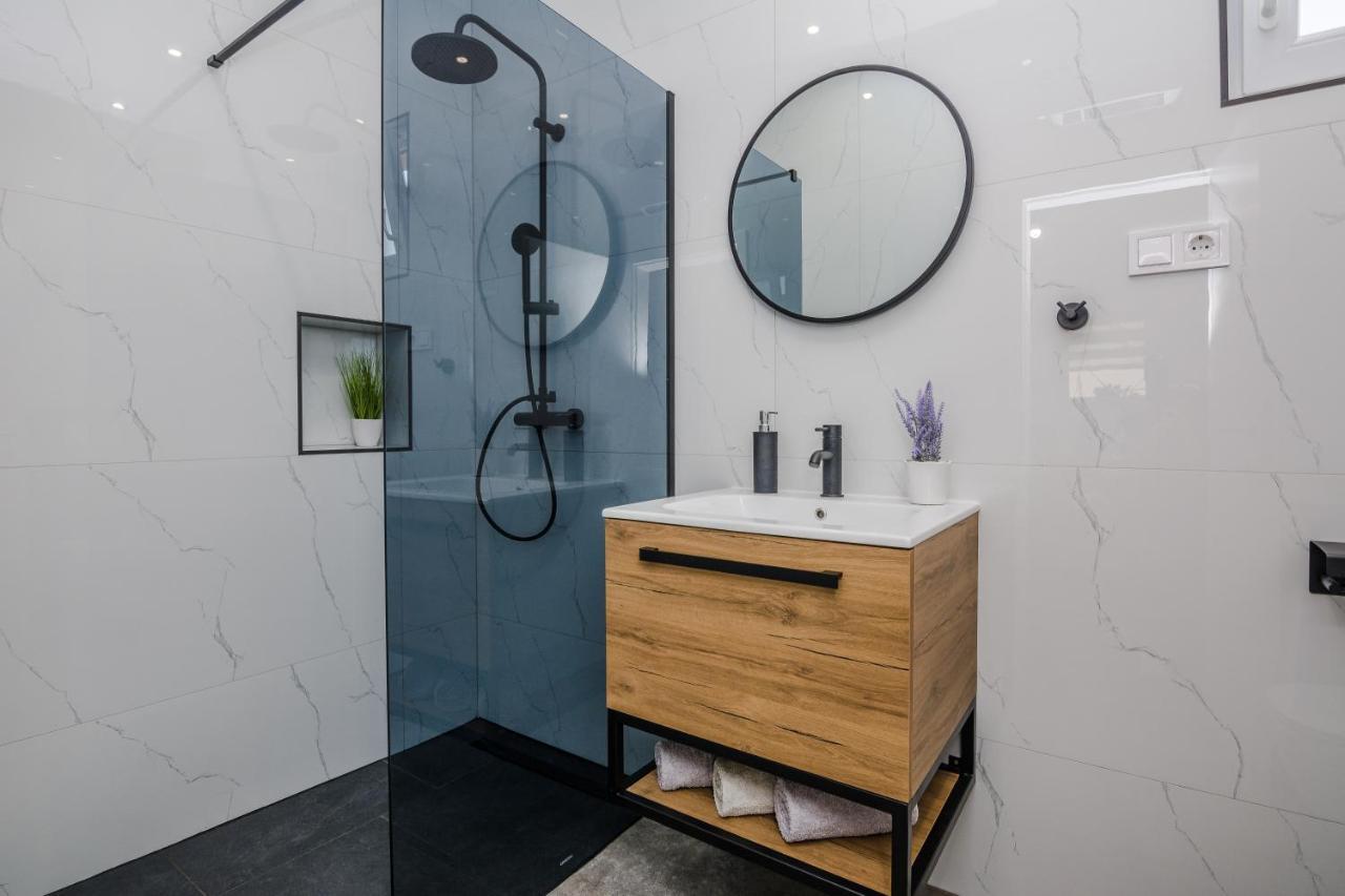 Lovely M&k In Peaceful Area - Apartman Zára