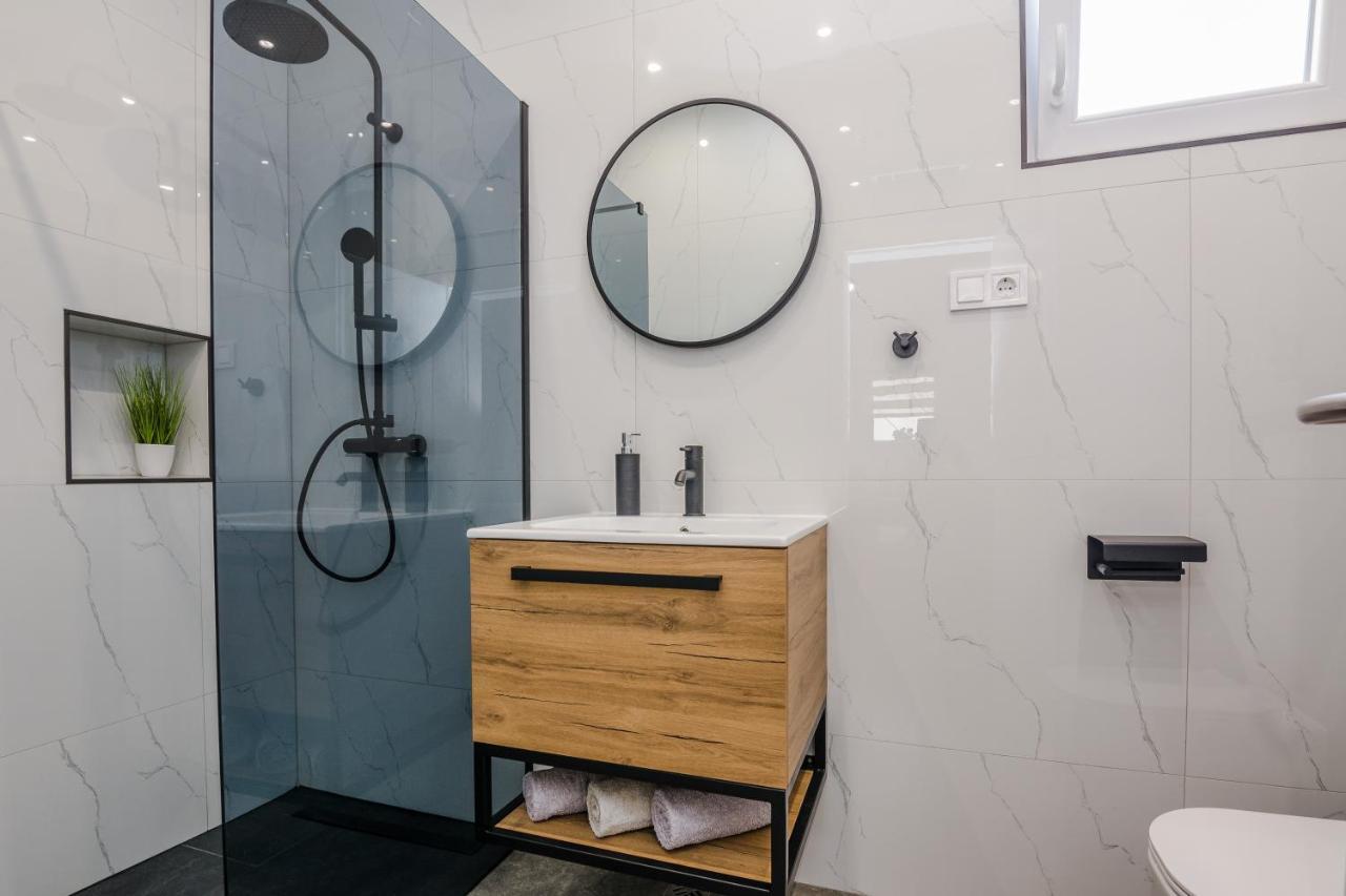 Lovely M&k In Peaceful Area - Apartman Zára